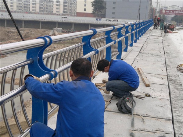 不锈钢桥梁护栏除锈维护的重要性及其方法