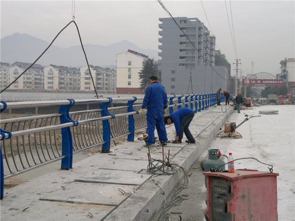 不锈钢复合管护栏常见问题及解决方案